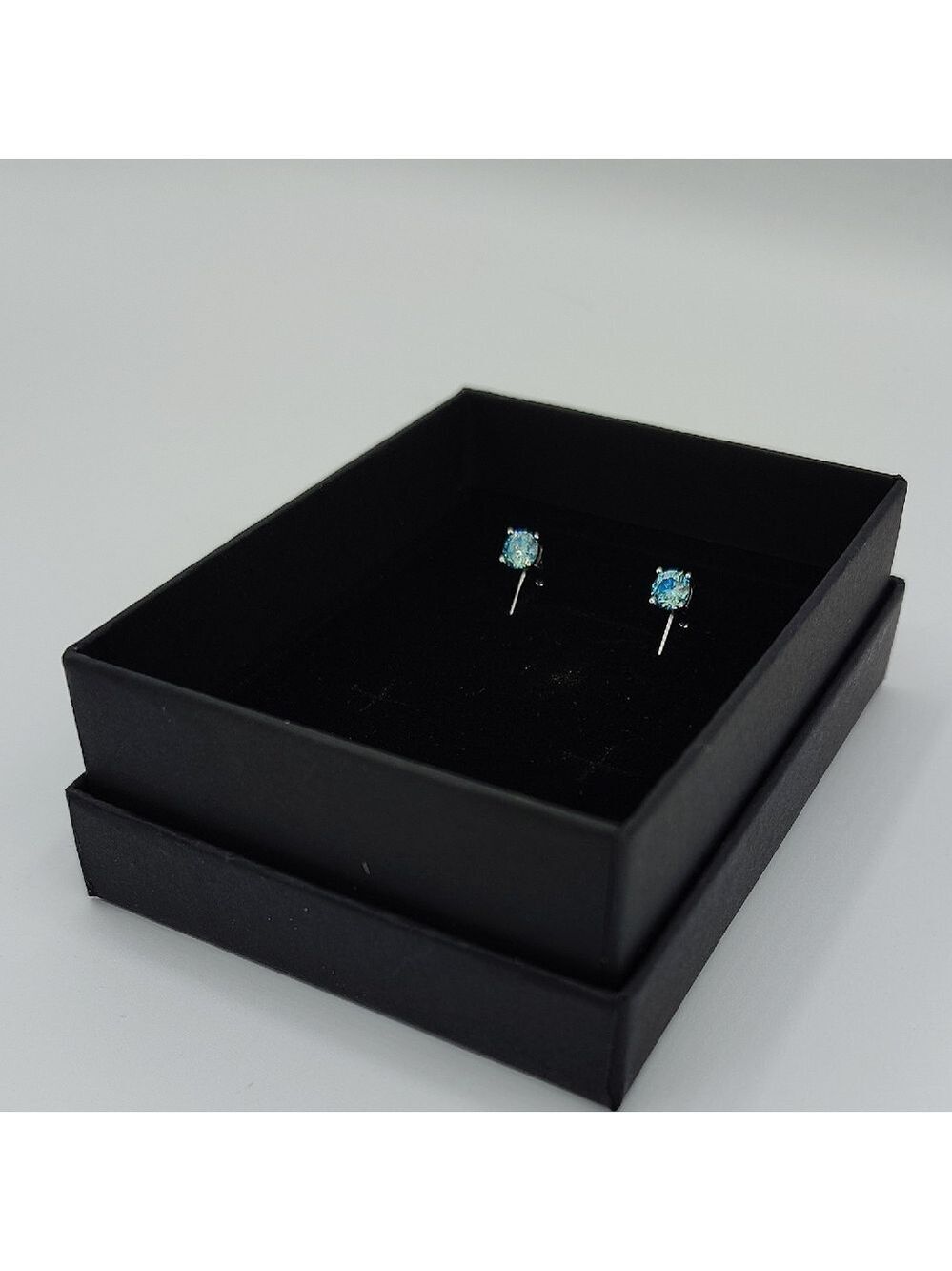 0.5ct Moissanite Earrings in Sea Blue